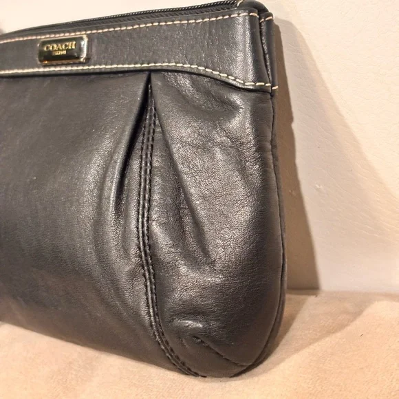 COACH 1941 Black Leather Pleated Medium Wristlet (Style F46484) - Picture 4 of 12